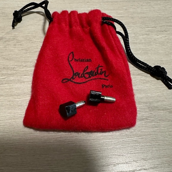 Selling Christian Louboutin patent leather pumps.  Will fit size 8.5 - Picture 5 of 9